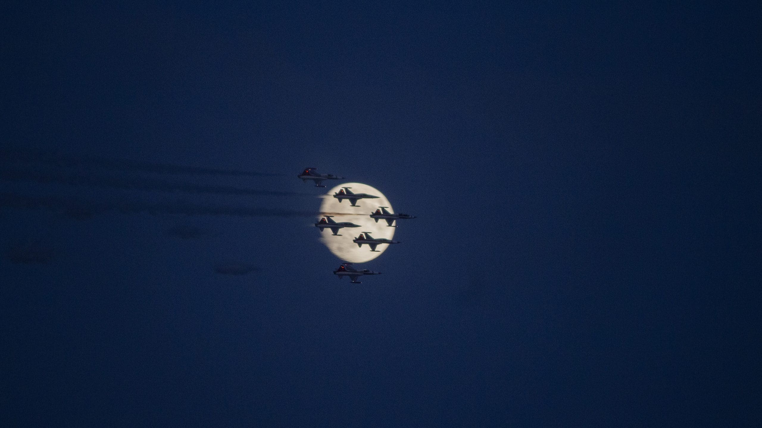 Six NF-5s of the Turkish Stars crossing the full moon